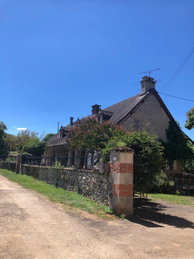 Chambre familiale à la ferme de la truffe Cuzance Exterior foto